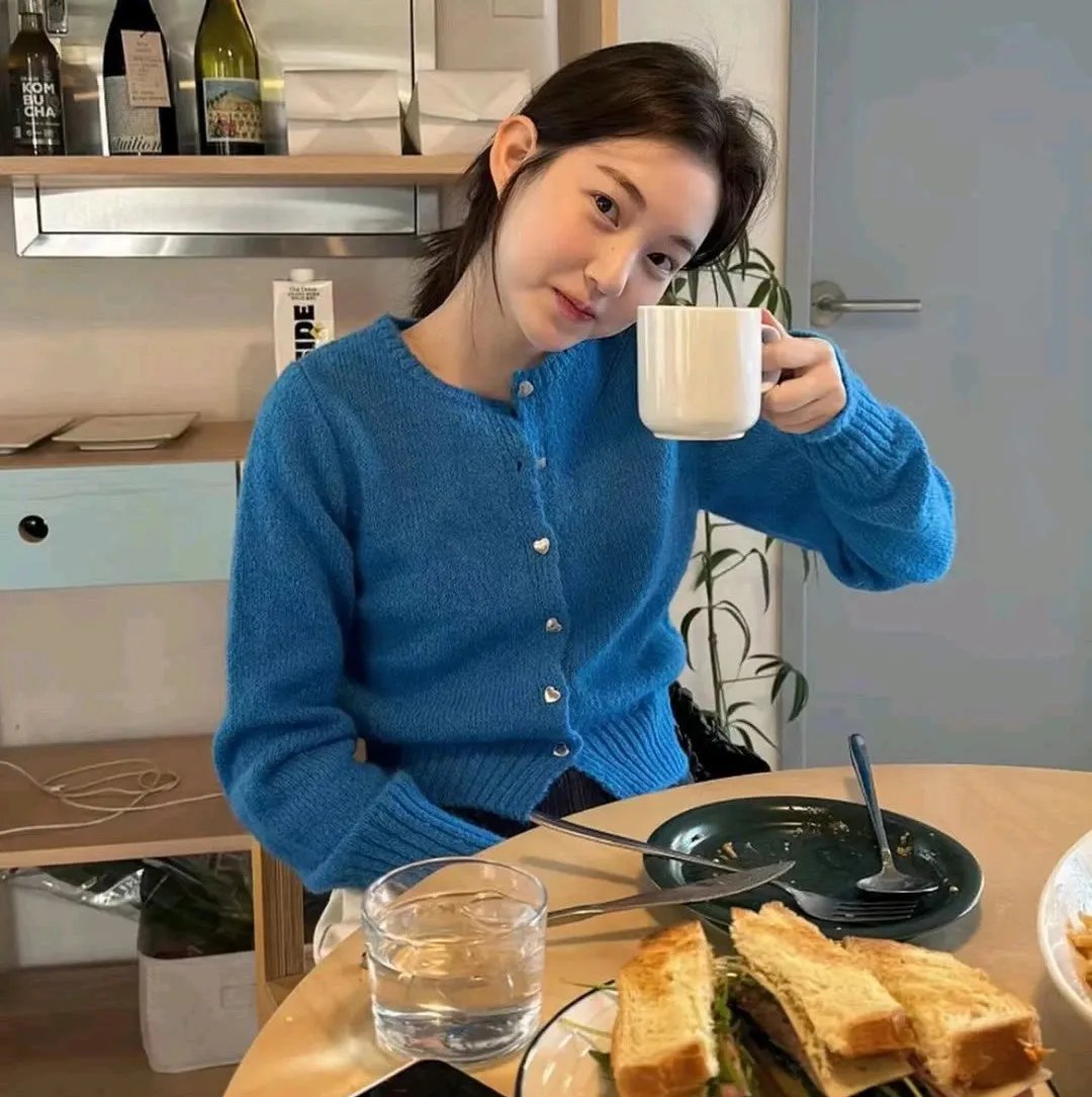 云雾笼罩的山峰